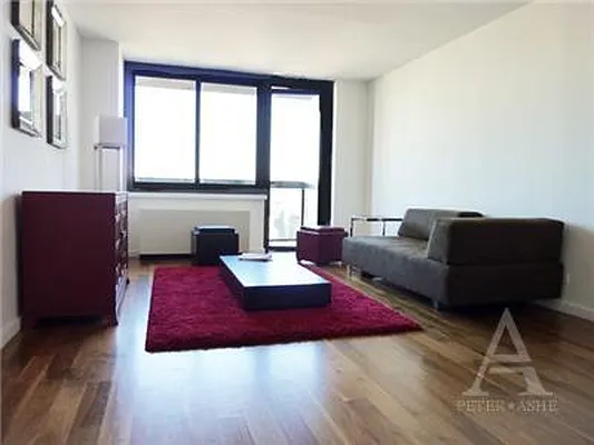 Rented by Peter Ashe | media 4