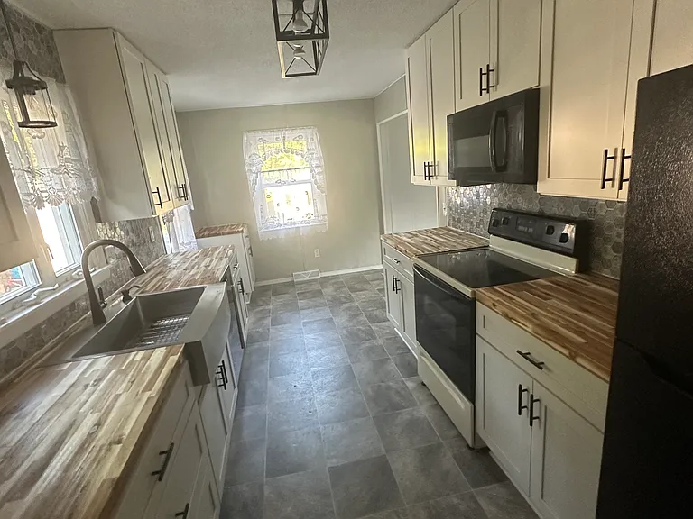 13 Tice Rd — Photo 4