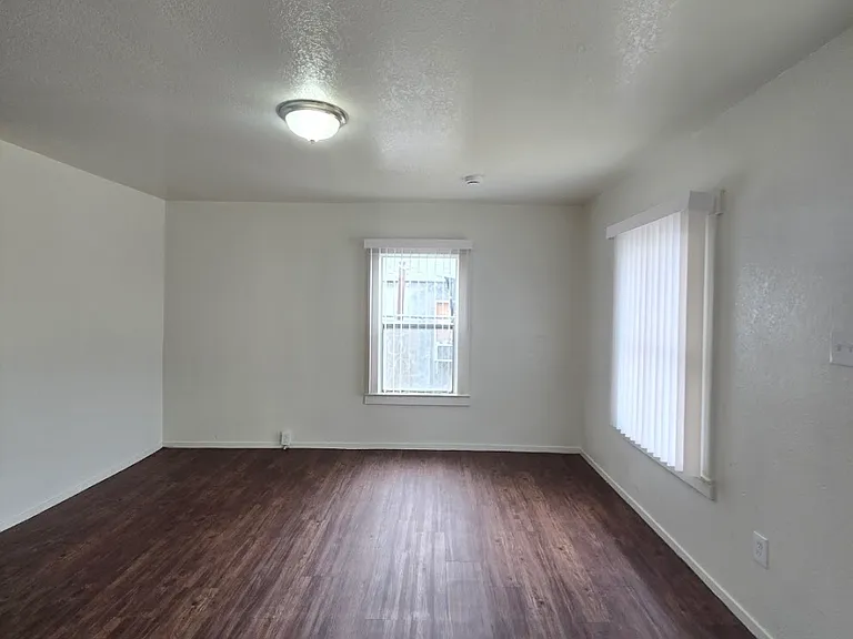 2513 S 10th St — Photo 3