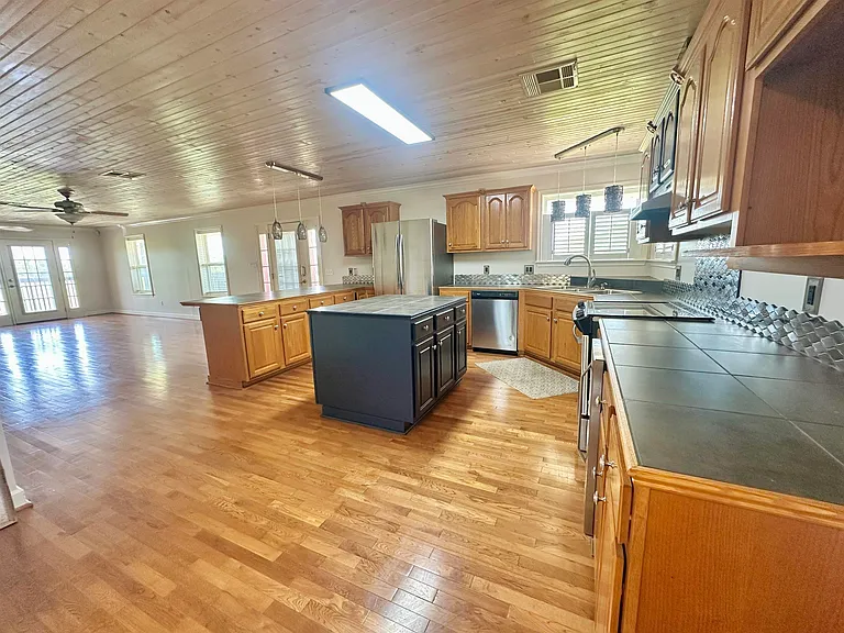 1530 Halverson Rd — Photo 5