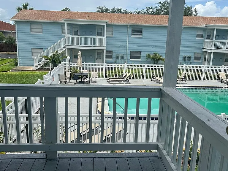 Manatee Bay Apartments — Photo 14