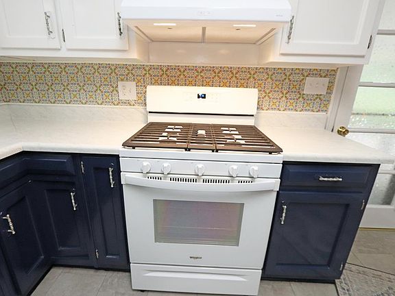 5th image of 405 Church St