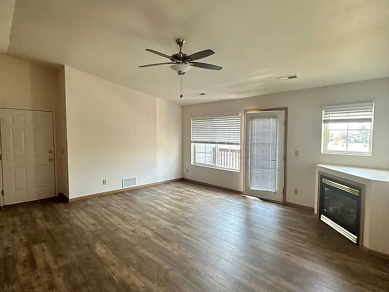 3505 Fallon St #B-24 — Photo 5