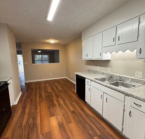 164 Kimberly Way SW — Photo 8