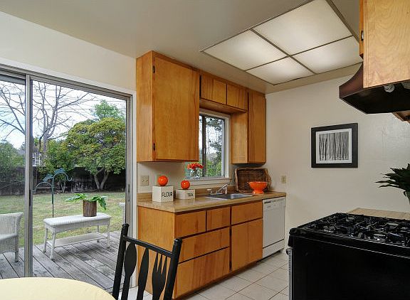 5th image of 781 Lois Ave