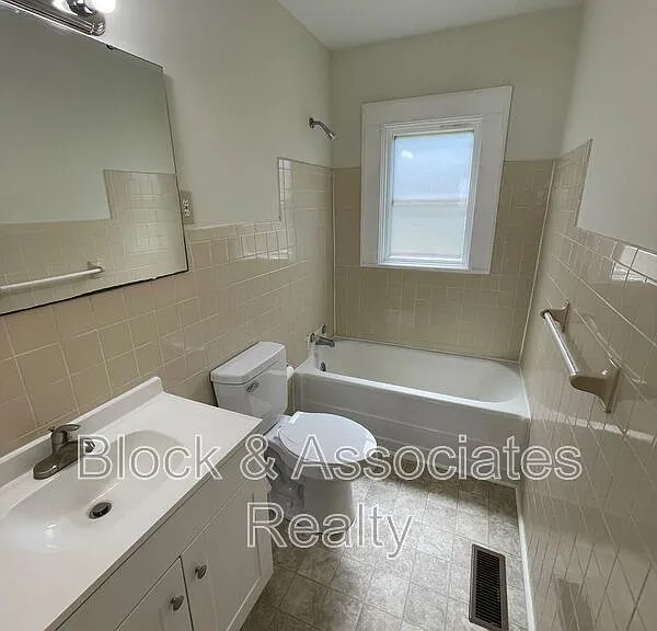 1204 Forest Acres Cir — Photo 8