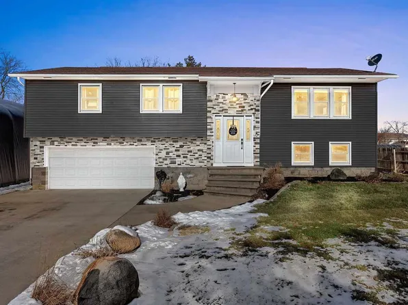 1515 Fuhrmeister St, Ely, IA 52227
