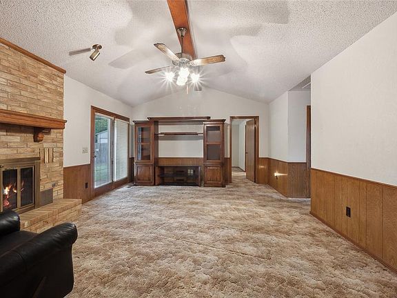 5th image of 11601 Cedar Valley Dr