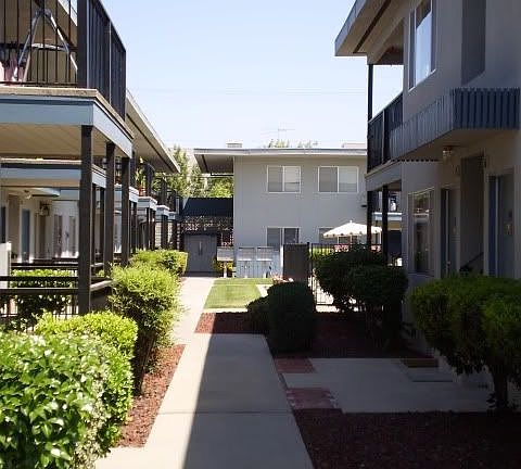 3rd image of 300 E Granger Ave APT 3