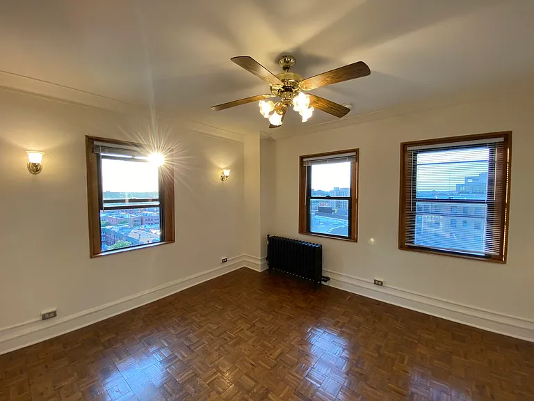 2738 N Pine Grove Ave — Photo 24