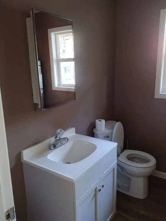 423 S Plymouth Rd NW — Photo 4