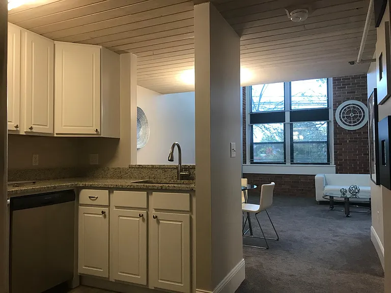 33 Maplewood Ave — Photo 5