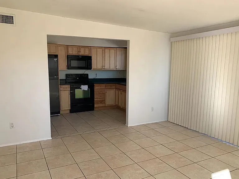 2869 N Edith Blvd — Photo 2
