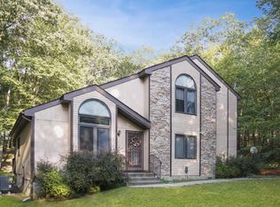 110 White Pine Dr, Milford, PA 18337