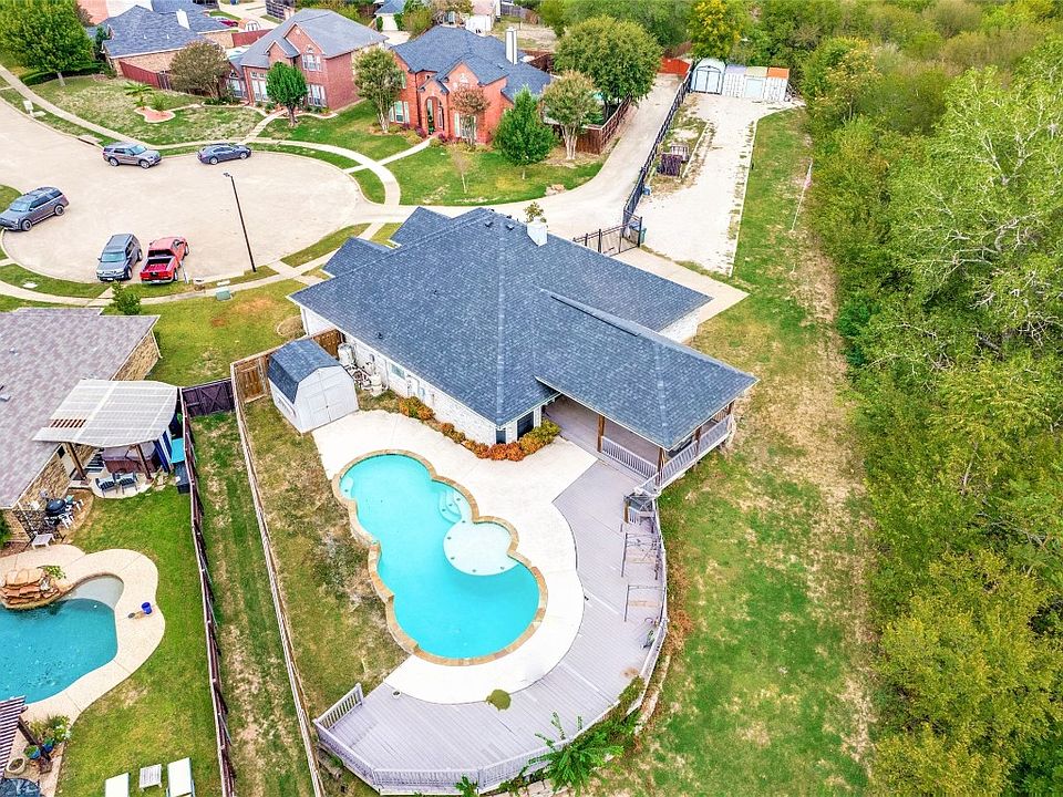 1st image of 2202 Country Hollow Ln