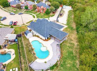 2202 Country Hollow Ln, Garland, TX 75040