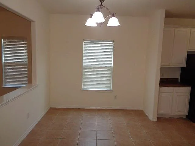 3 bed, 2.0 bath, 1515 sqft, $1,700 — Photo 4