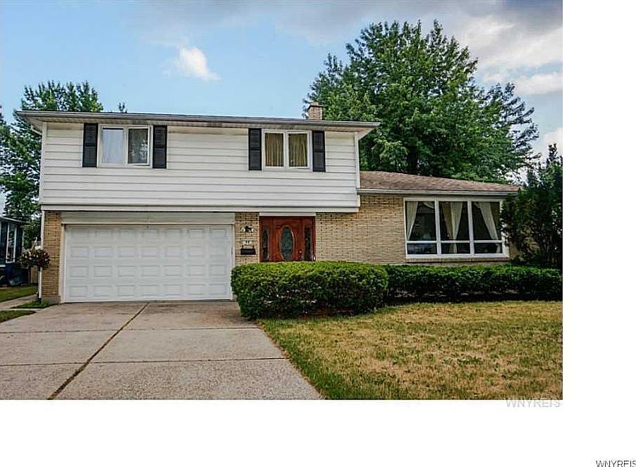 1st image of 10 Red Oak Dr