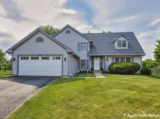 550 Flora Dr, Algonquin, IL