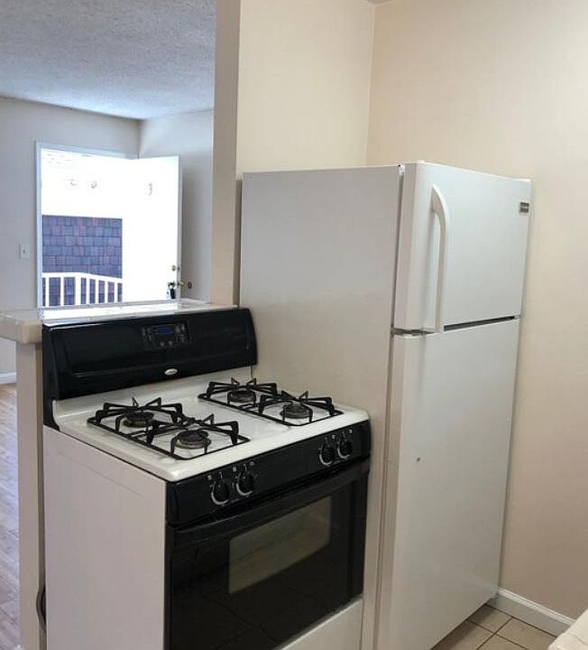 1st image of 2435 2nd St #1