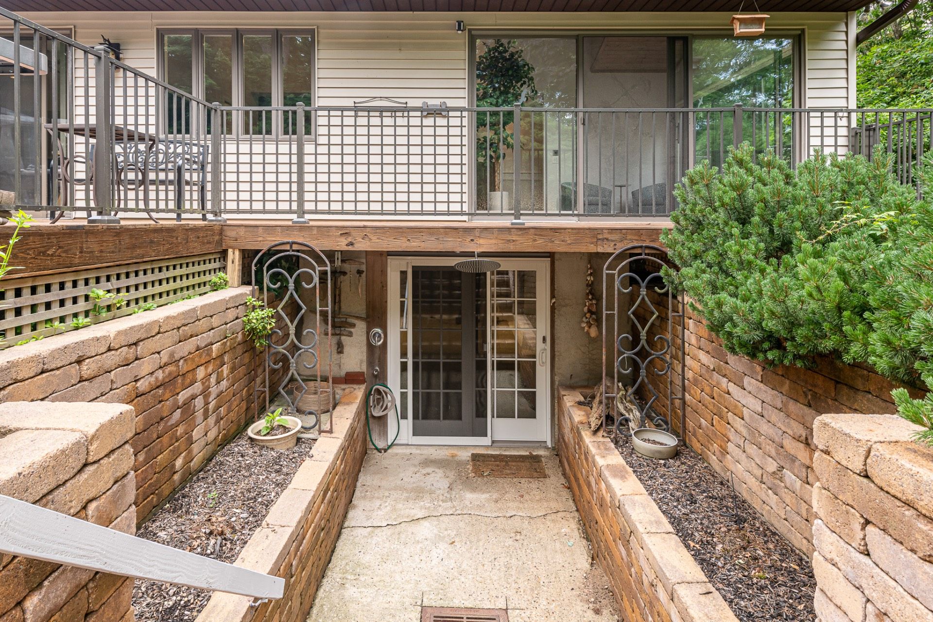 536 Pleasure Dr, Flanders, NY 11901 Out East