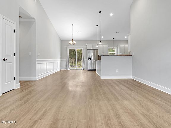 5th image of 272 Marsh Haven Dr