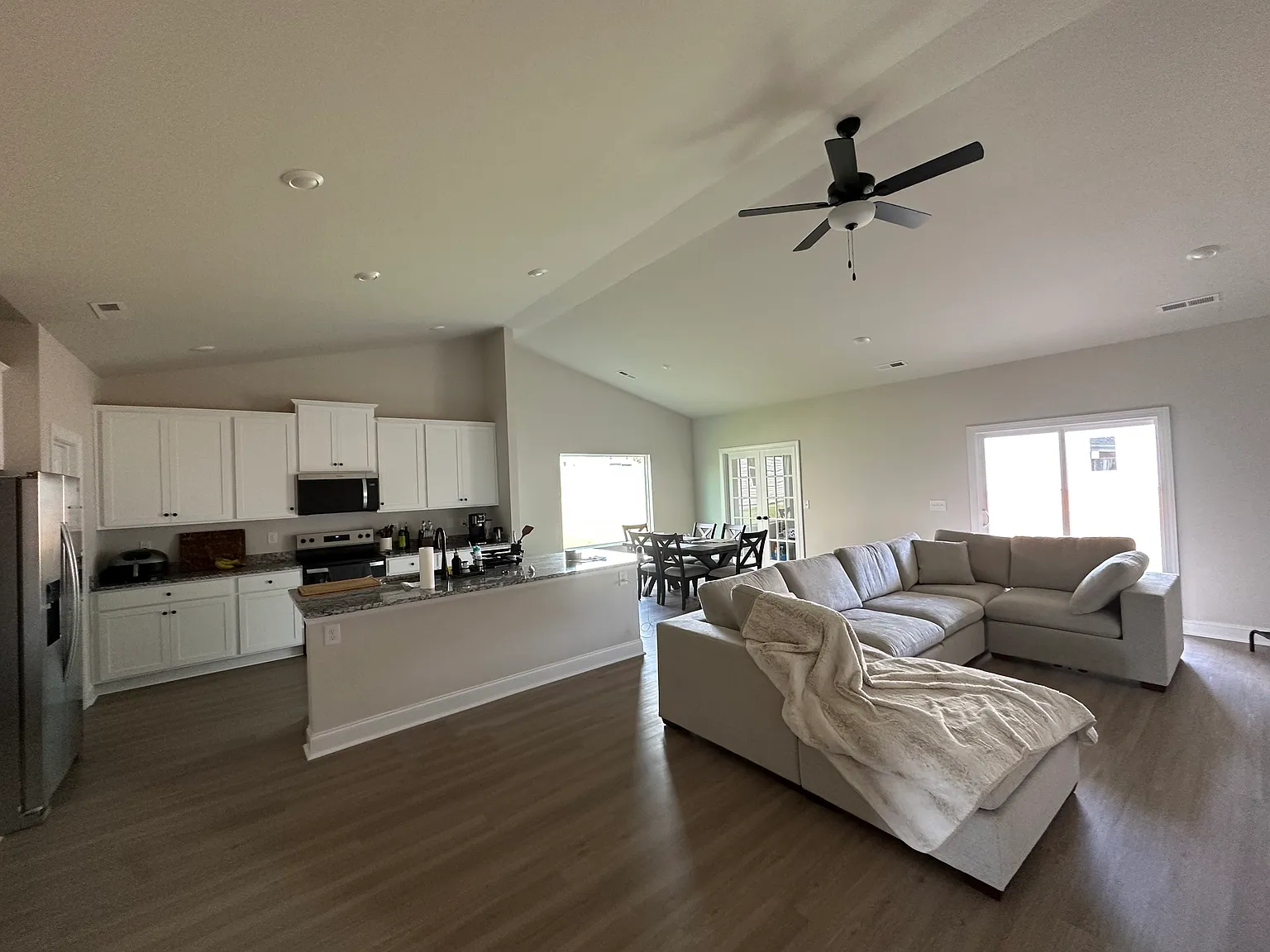 1 bed, 1853 sqft, $900 — Photo 3