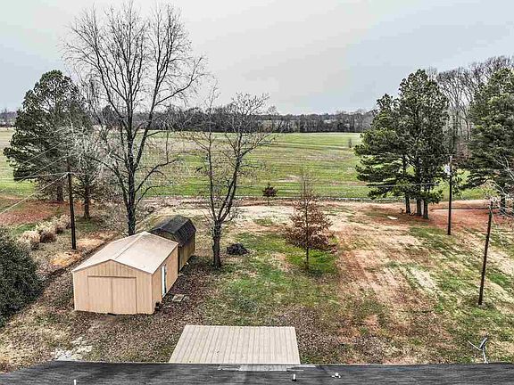 3rd image of 623 Cox Ln