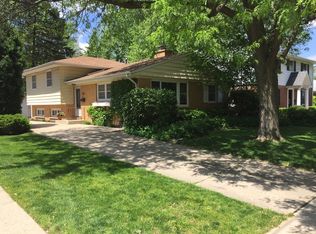 206 S Gibbons Ave, Arlington Heights, IL 60004