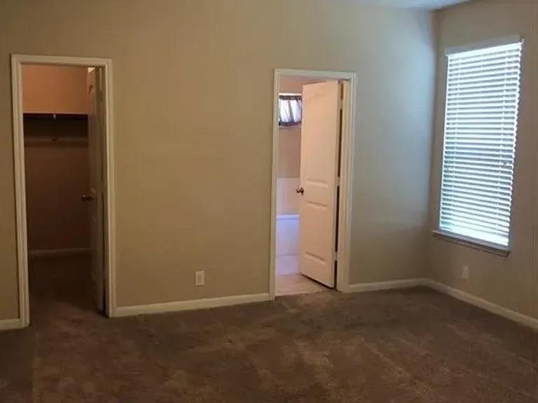 475 Willow Arch — Photo 3
