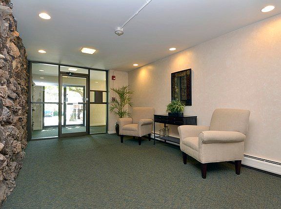 2nd image of 100 S Vail Ave APT 401