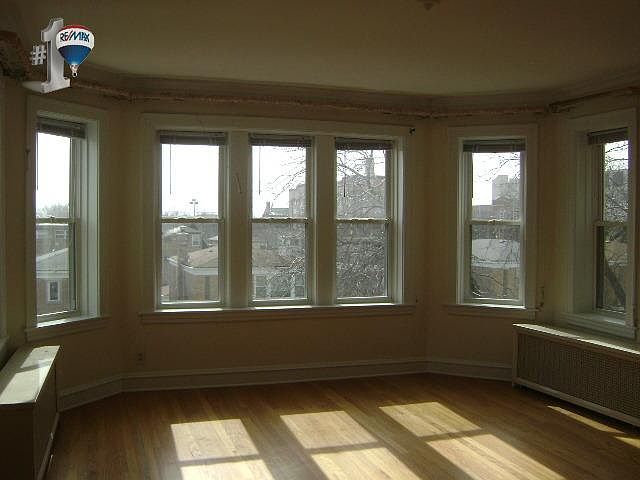 1st image of 2646 W Farragut Ave #2