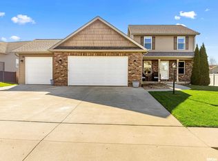 833 Stonelake Dr, Metamora, IL