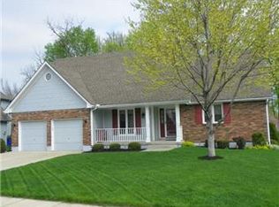 1017 SW Stonecreek Dr, Blue Springs, MO 64015