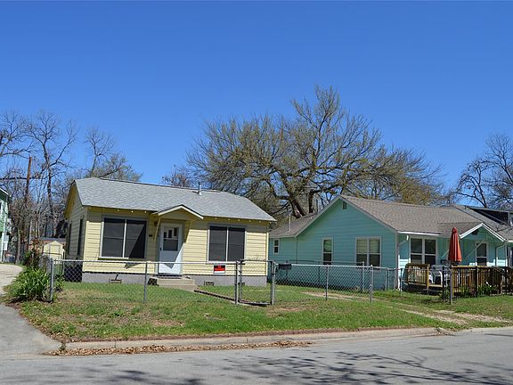 2nd image of 2616 E 3rd St