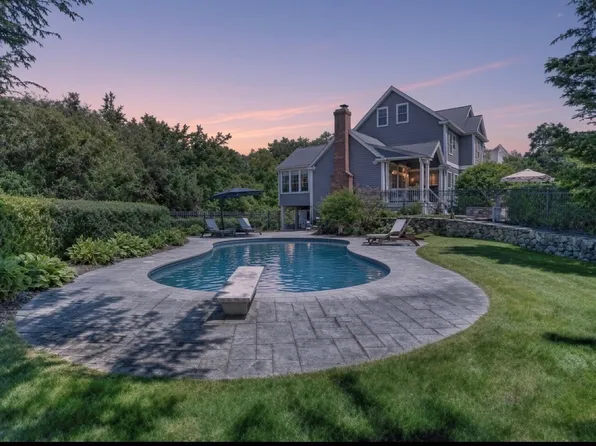 2 Watkins Ln, Southborough, MA 01772