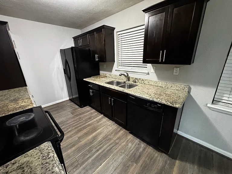 2607 Clearview Cir — Photo 6