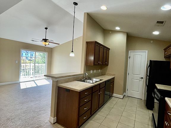 3rd image of 102 Capstone Dr Unit 302