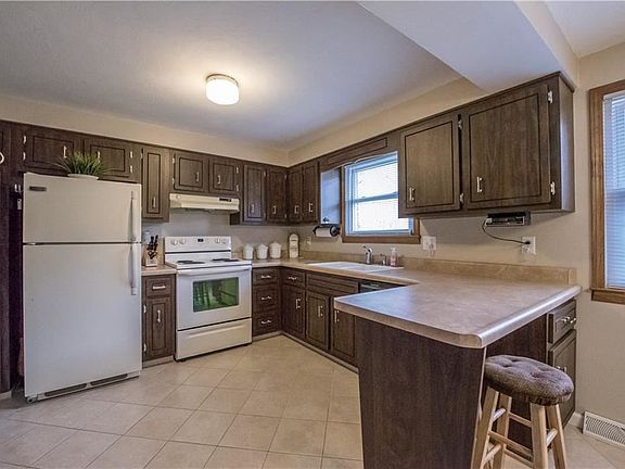 5th image of 709 Meadow Ln