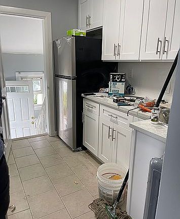 4th image of 1587 E 95th St