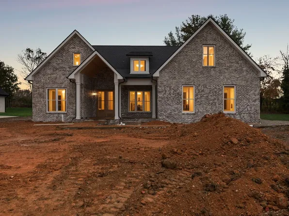 405 Chestnut Oak Ave, Smithville, TN 37166