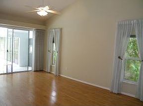 4th image of 48 Cypress Blvd W