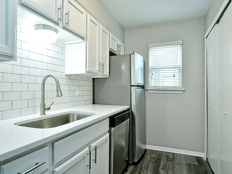 Sandpiper Apartments — Photo 30