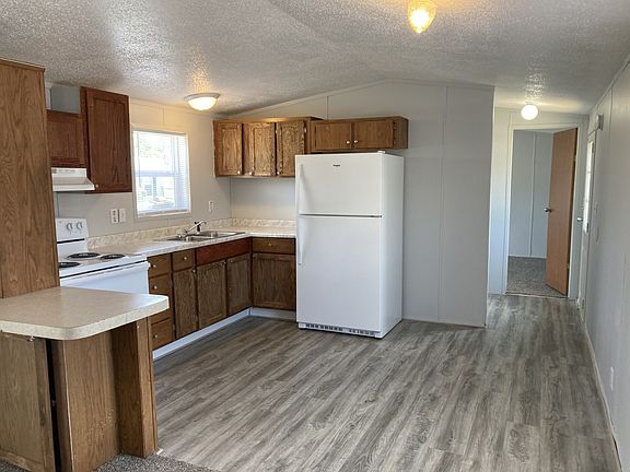 5th image of 913 Carrington Blvd
