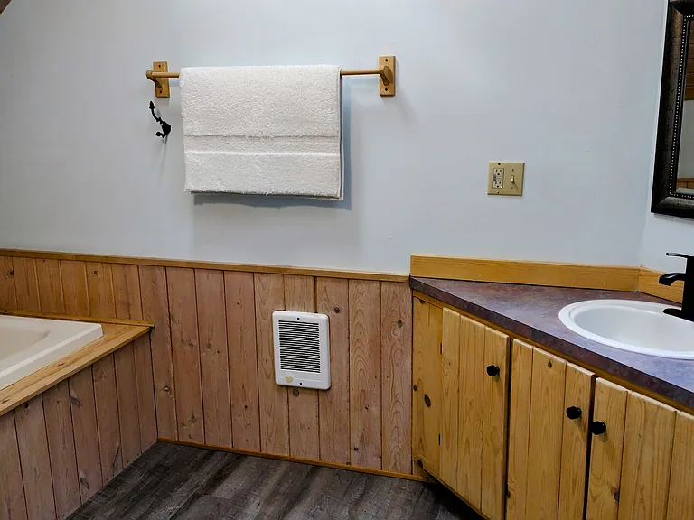 Second full bath with the soaker tub.