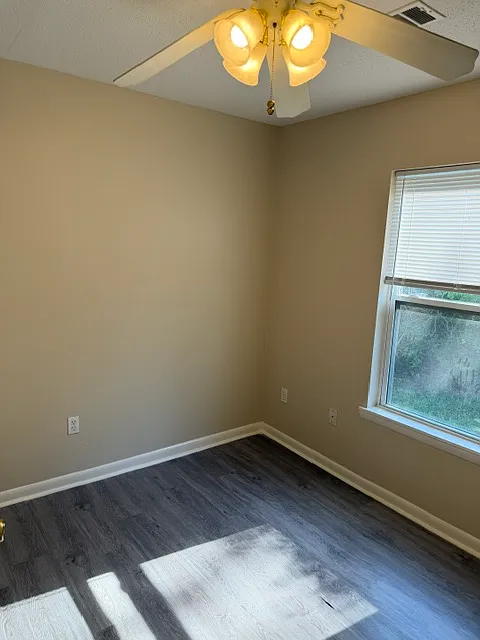 2 bed, 1000 sqft, $950 — Photo 4