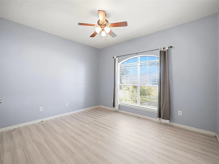 1707 N Highlands Xing — Photo 31