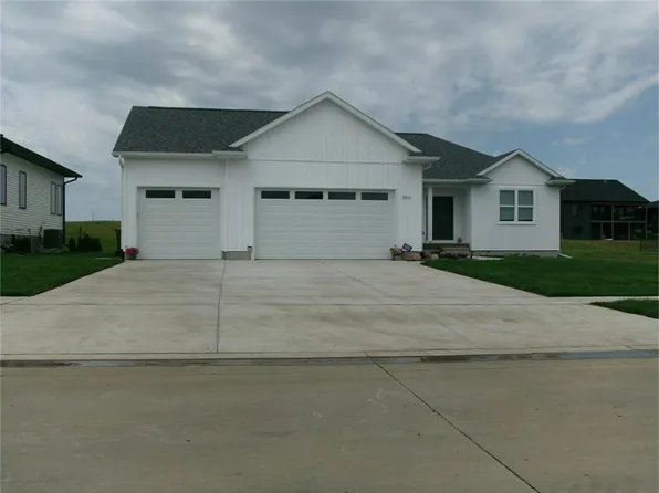 1911 Breckenridge St, Cedar Falls, IA 50613