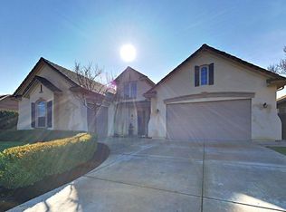 2896 Roberts Ave, Clovis, CA 93611