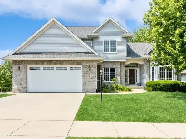 629 Barrington Rd, Iowa City, IA 52245